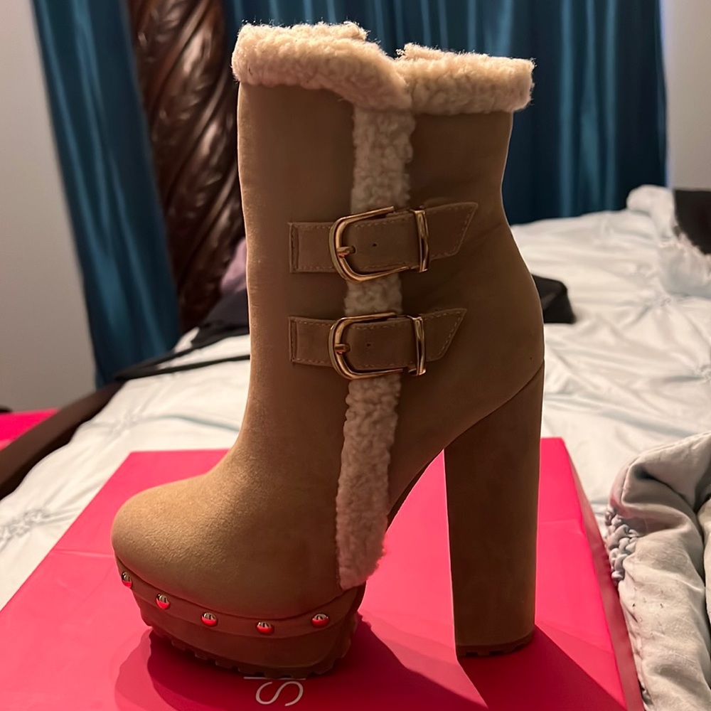 Nude boogie heel